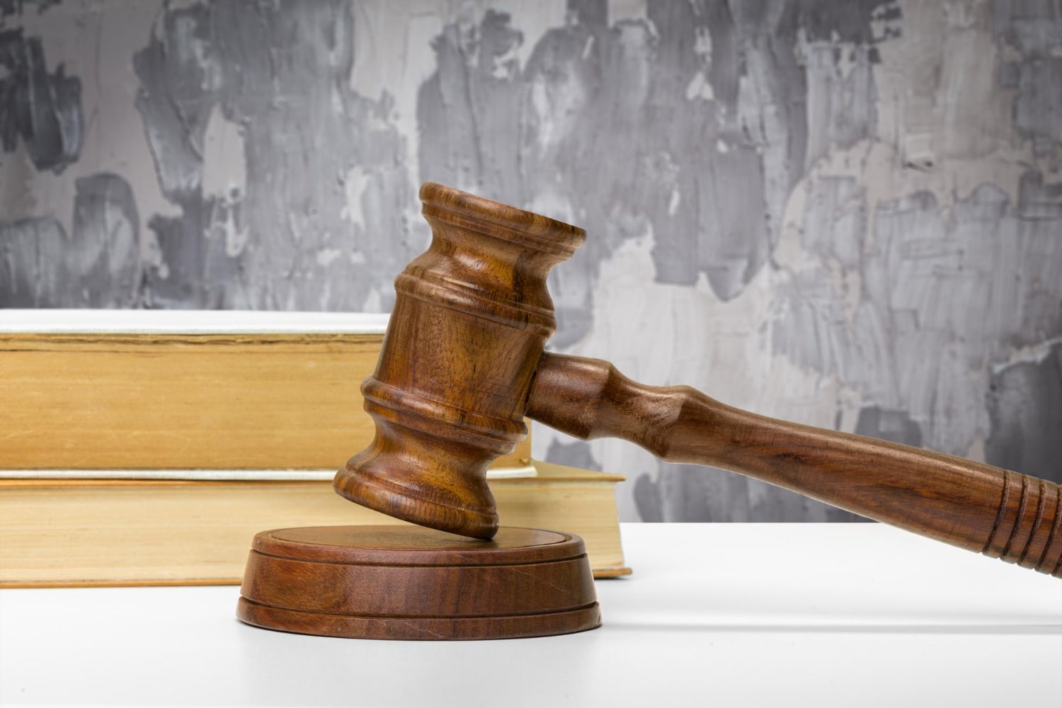 maillet_tribunal