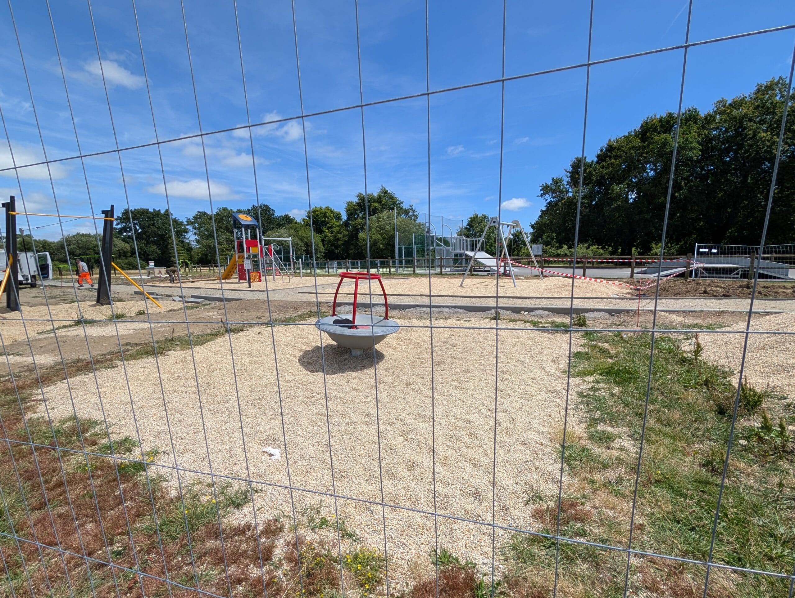 20260611_travaux_aire_de_jeux_parc_patrick_pontacq (4)